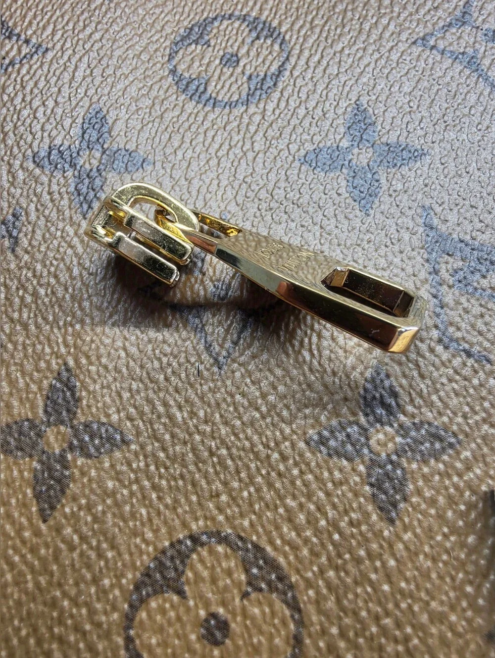Louis Vuitton Gold-tone Zipper Pull X1